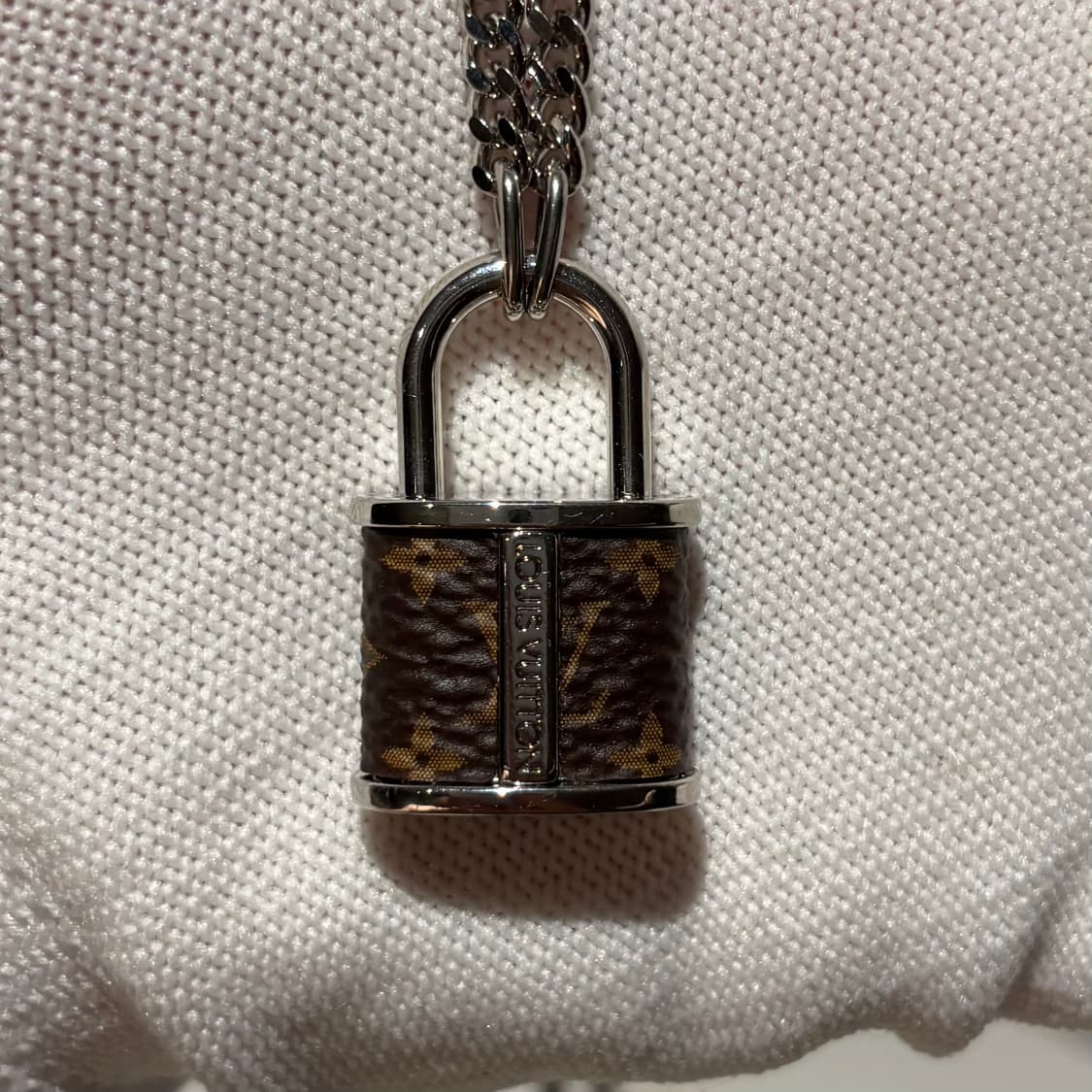 루이비통 MNG 자물쇠 목걸이 상품이미지3