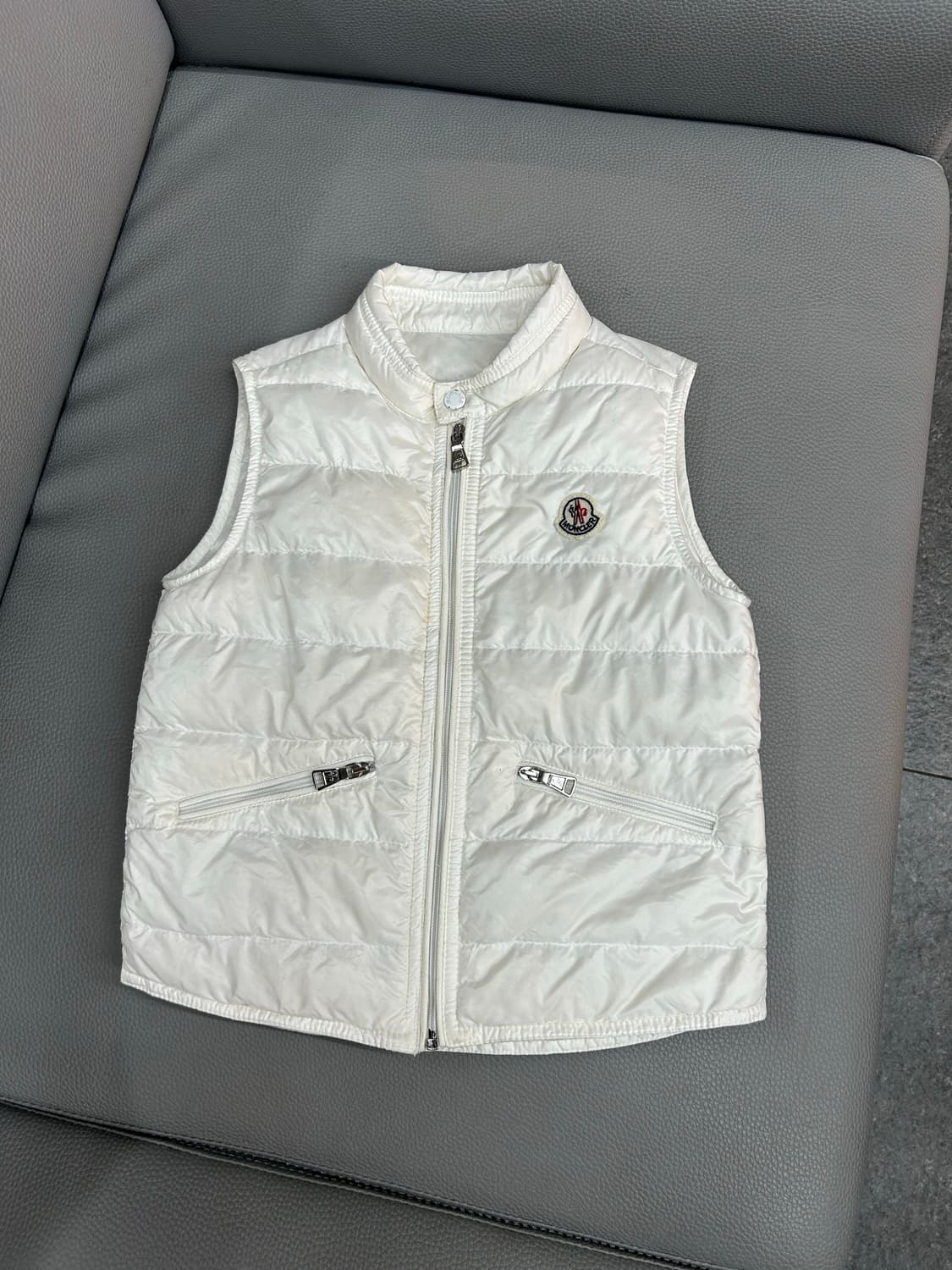 몽클레어 정품 GUI 키즈 화이트 조끼패딩(5세) 상품이미지1