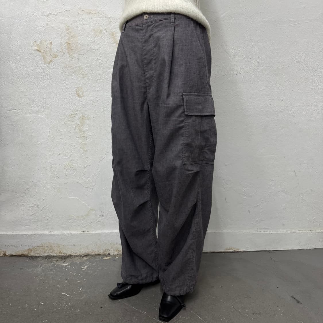 저널스탠다드 차콜컬러 폴리에스터 린넨 혼방 루즈 파라슈트 팬츠 상품이미지1