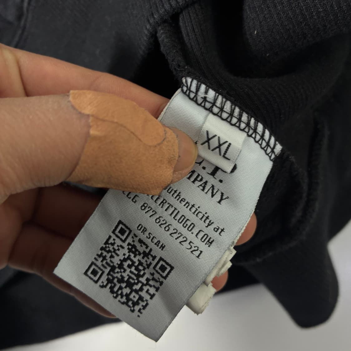 C.P. Company  씨피 컴퍼니 자수 블랙 맨투맨  상품이미지5