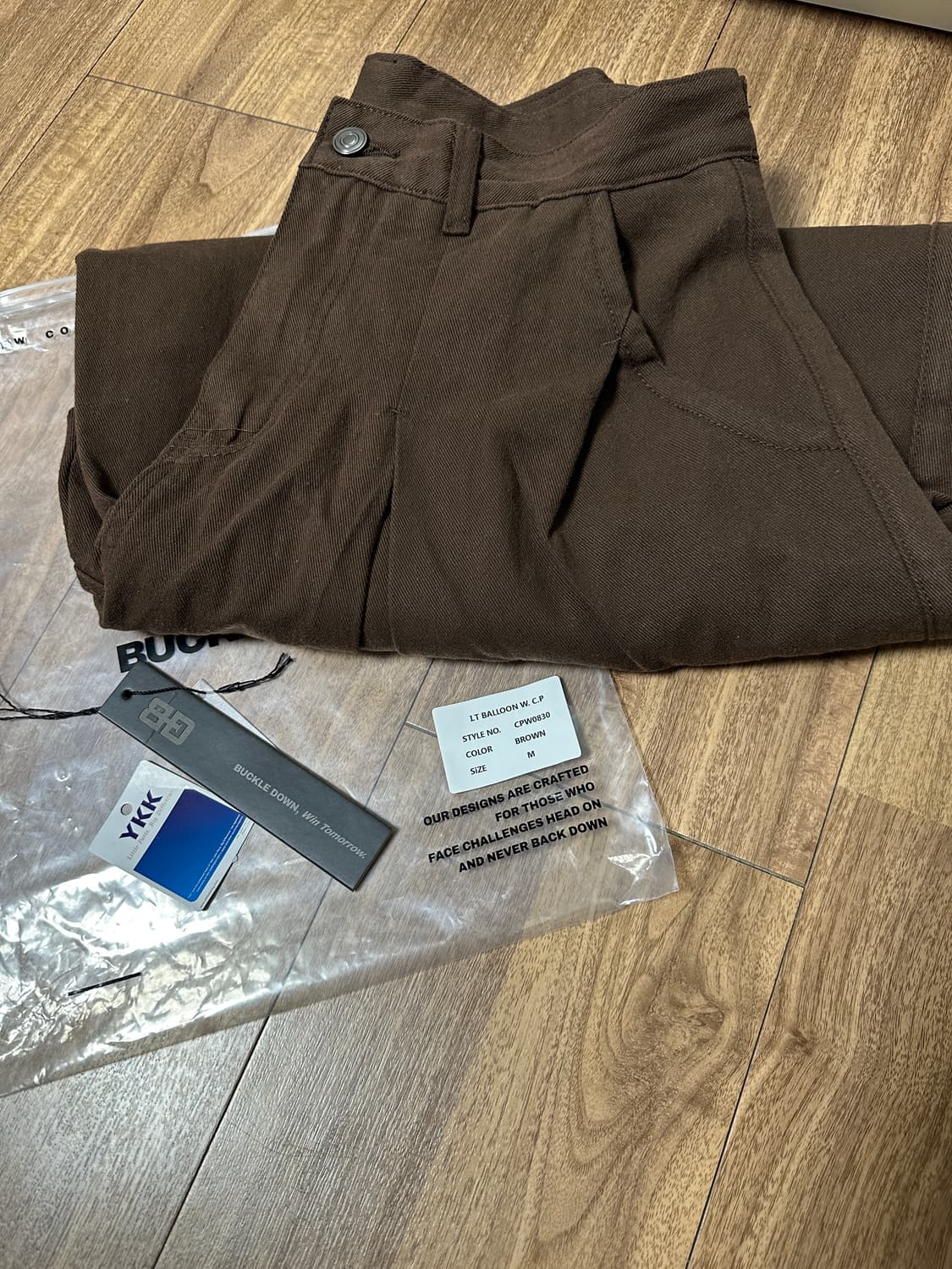 [M] 버클다운 인버티드 턱 벌룬핏 와이드 코튼 팬츠 상품이미지3