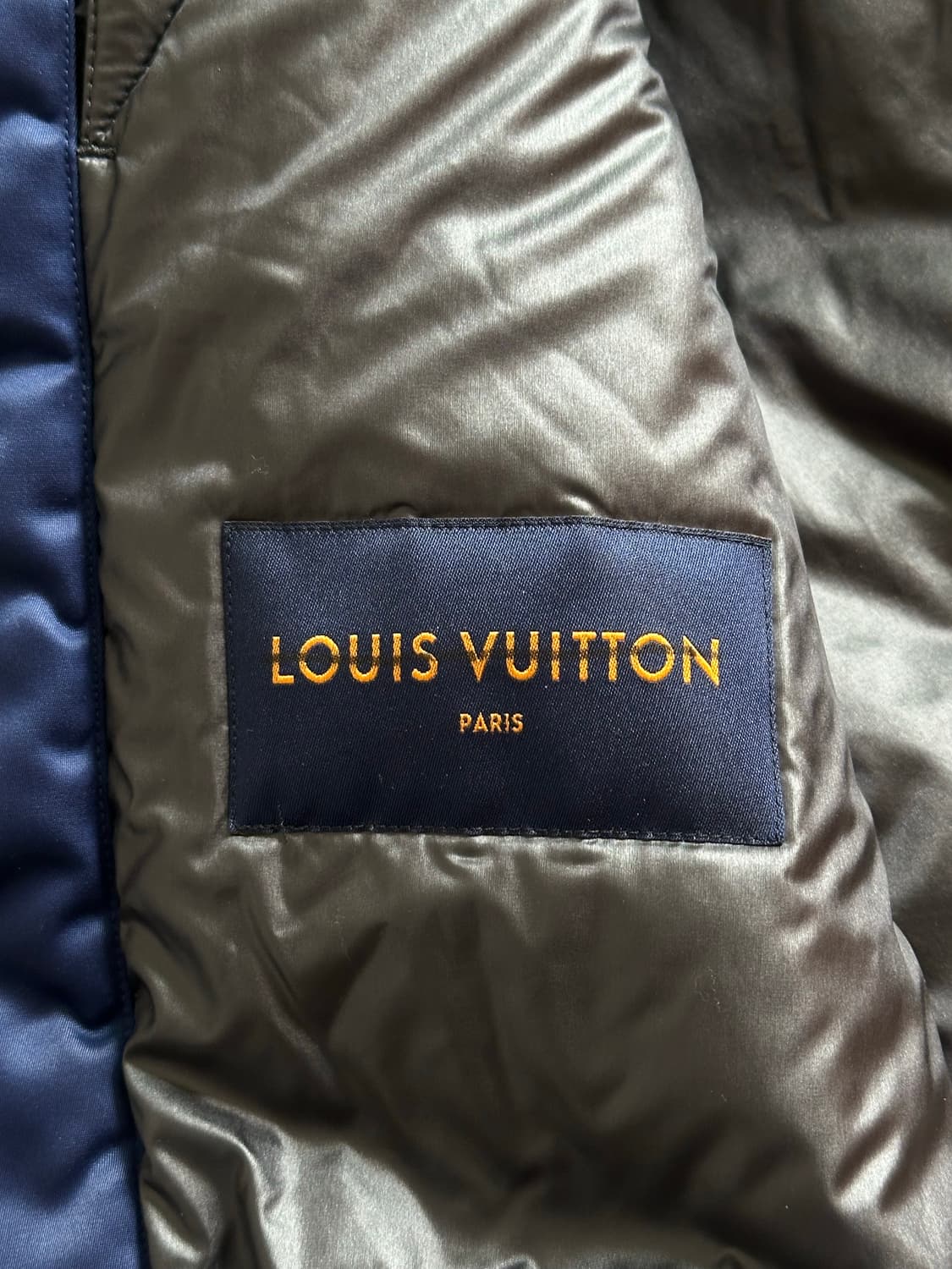 루이비통 아수라 크롭드 보머 마원 52(105-110) 상품이미지4