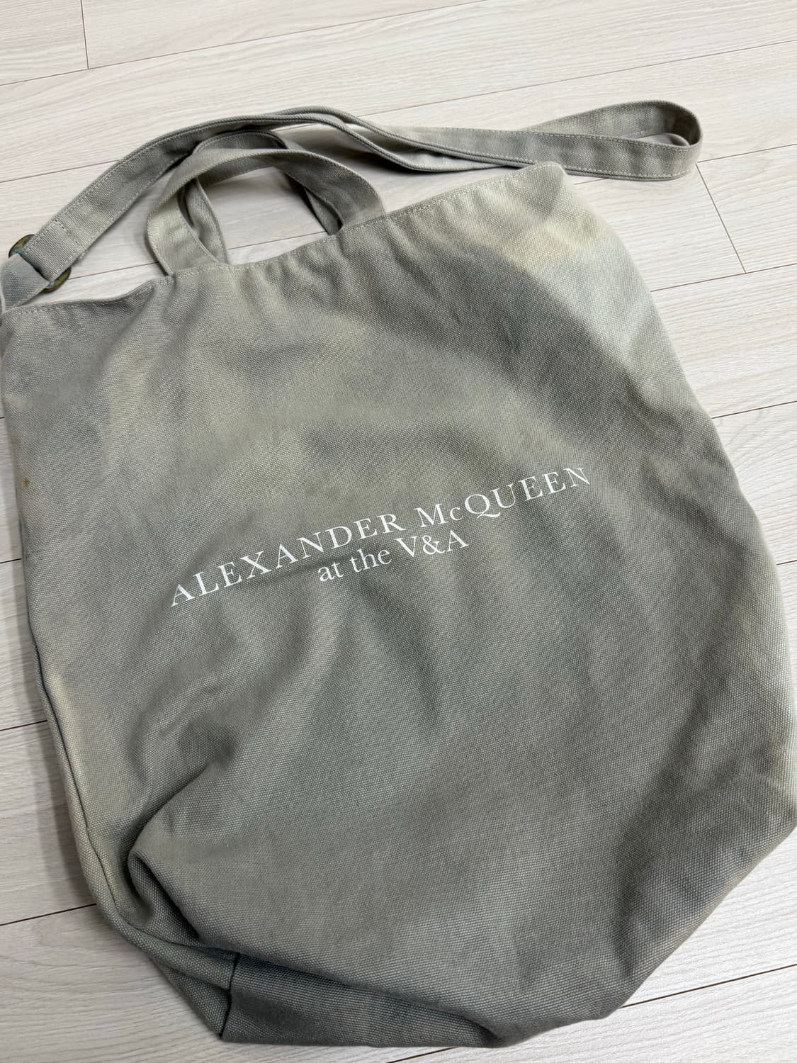 알렉산더 맥퀸 에코백 상품이미지2