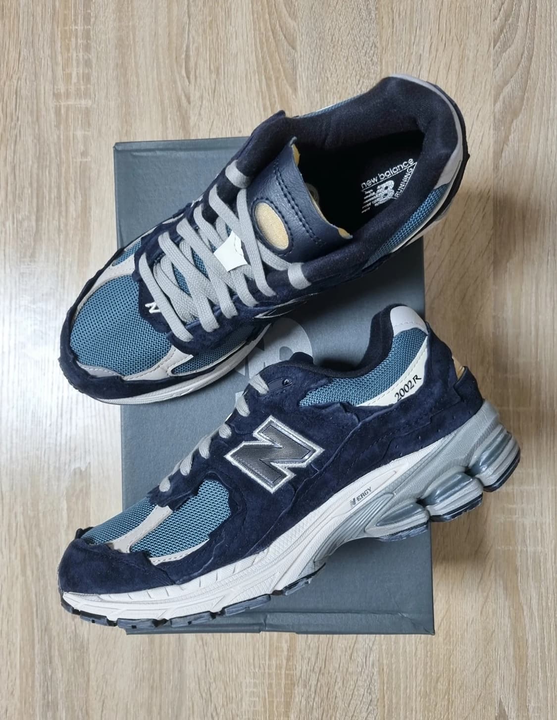[255]뉴발란스 2002R 프로텍션팩 다크 네이비 상품이미지1