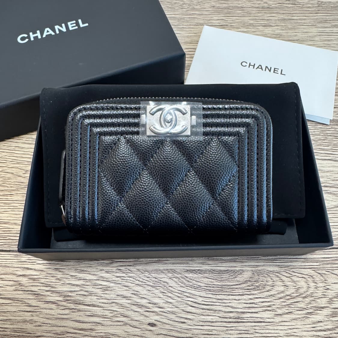 샤넬 보이 캐비어 지퍼돌이 카드지갑 은장 새제품 상품이미지1