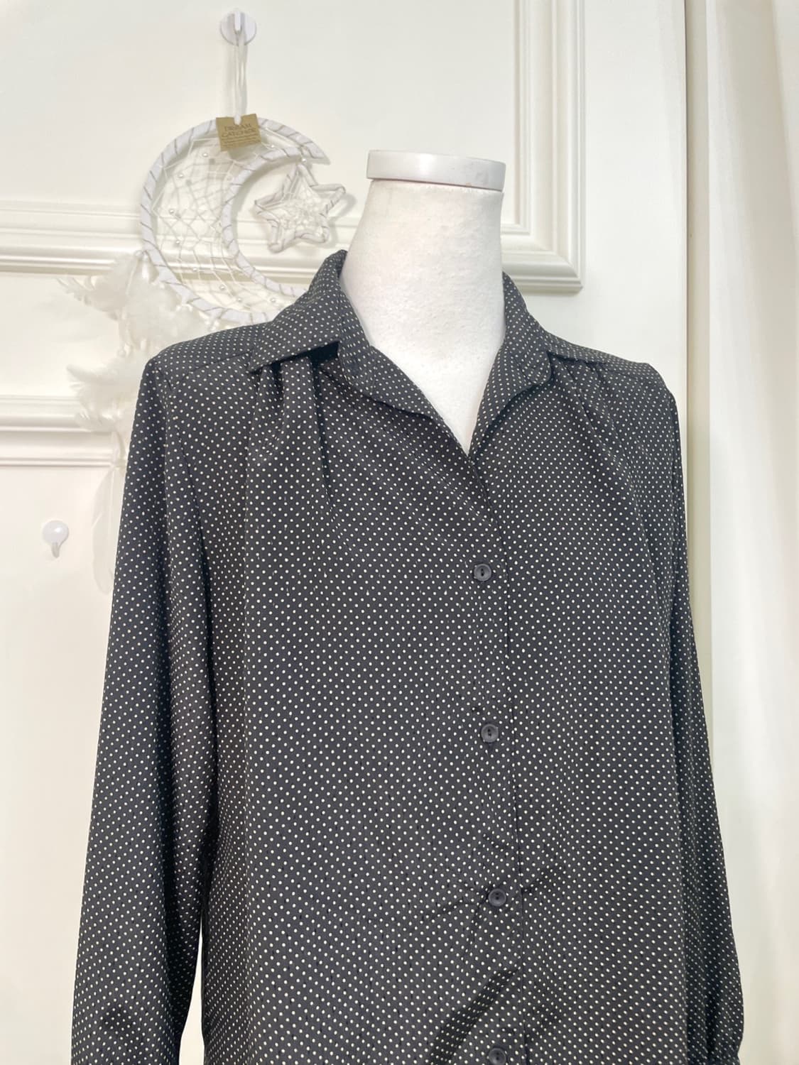 black beige dot shirring basic blouse 상품이미지5