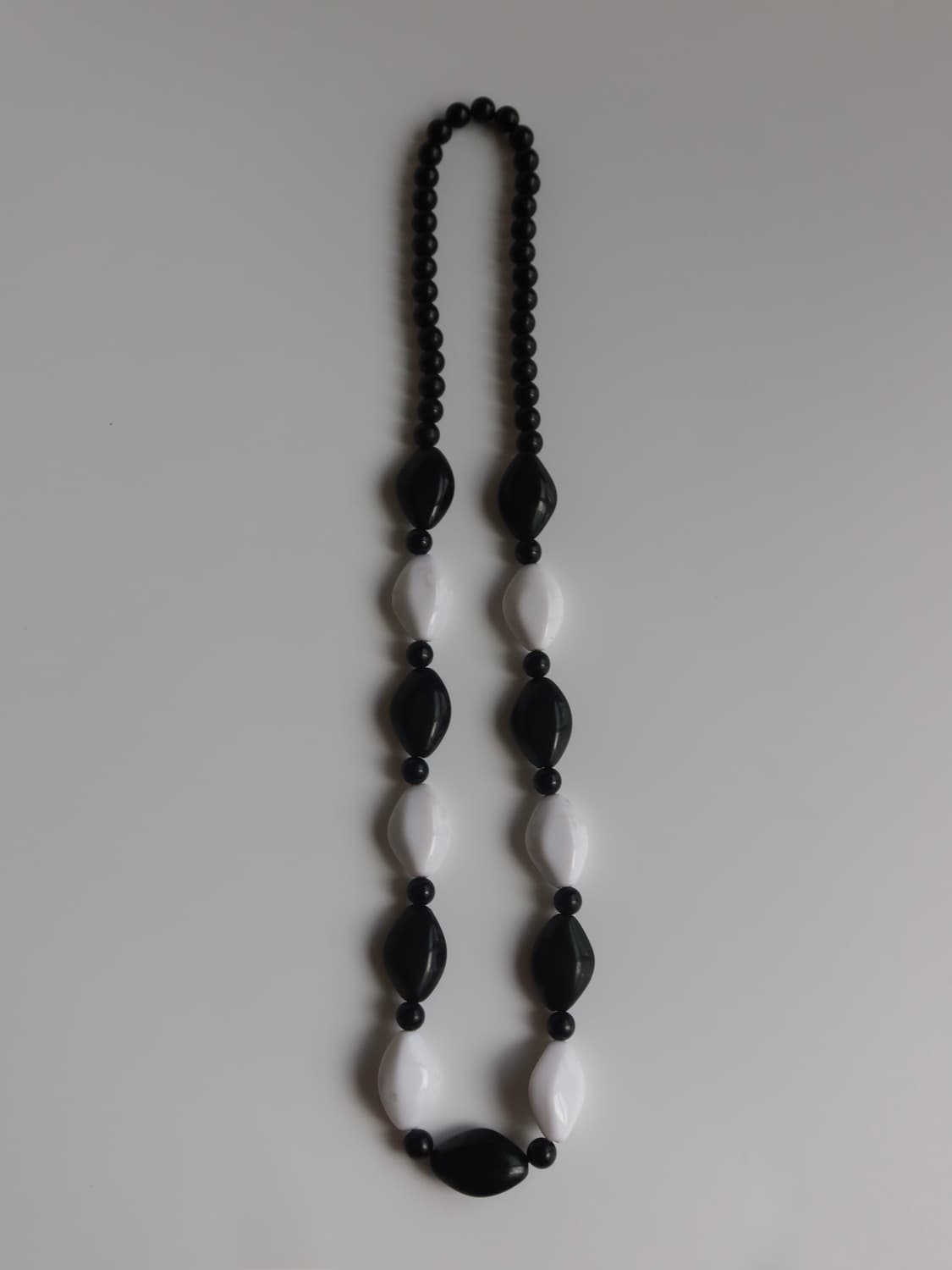 monochrome chunky bead necklace 상품이미지3