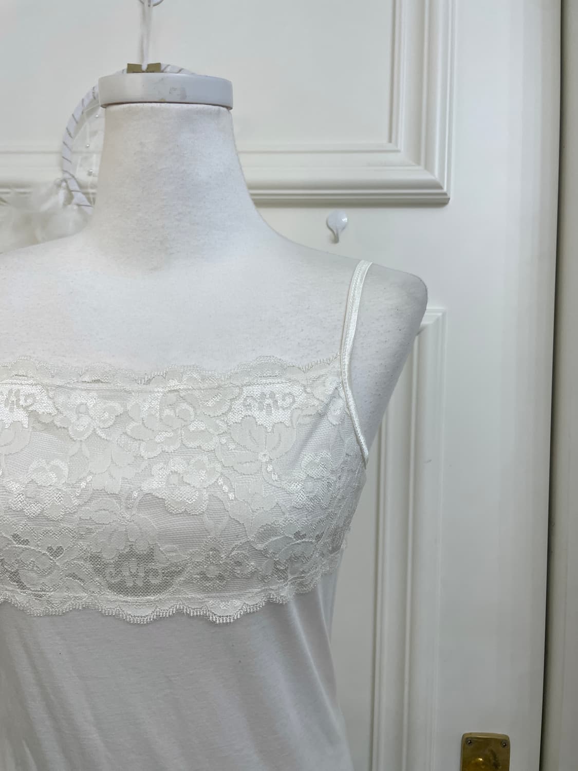 indipink ruffle v-neck top&ivory lace sl 상품이미지10