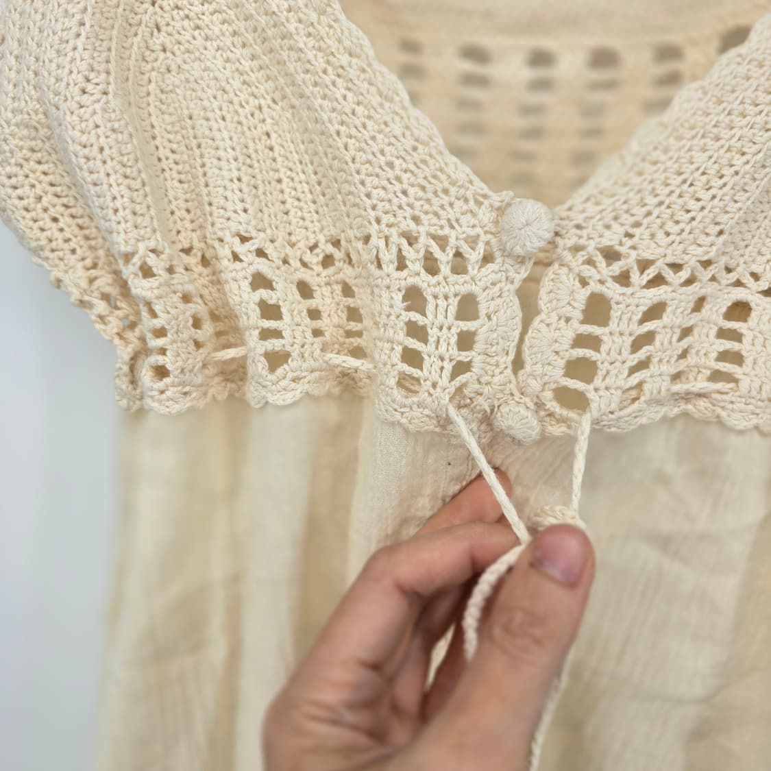 모리걸 아이보리 크로셰 레이스 끈 나시 블라우스 상품이미지2