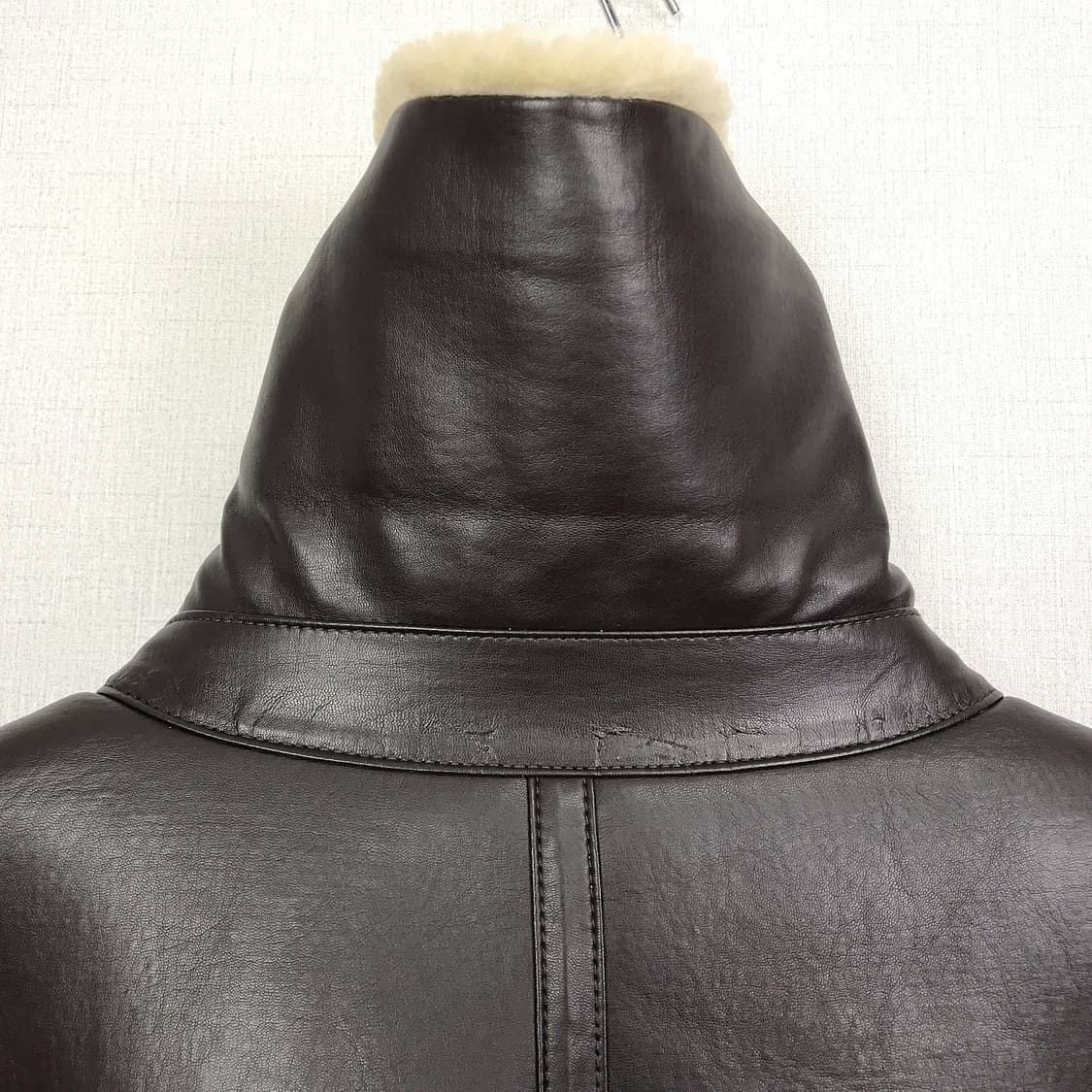 스튜디오톰보이 카라배색 인조 무스탕 여성 점퍼 상품이미지5