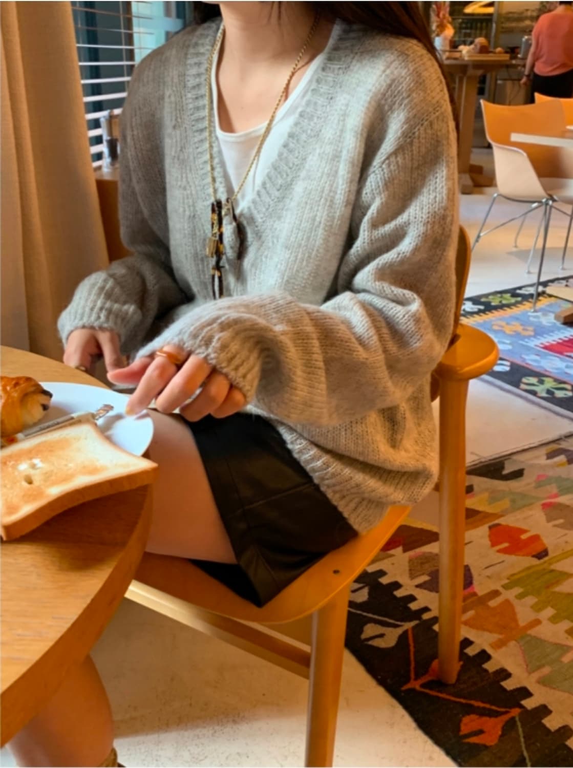 [새상품] 유이니 모헤어 브이넥 니트 정가6만원 상품이미지2