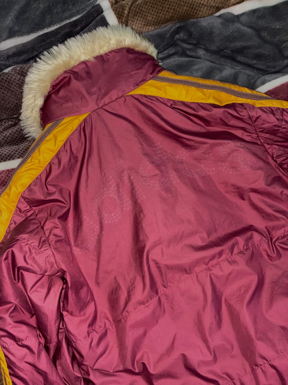 아디다스 군고구마 경량패딩 상품이미지4