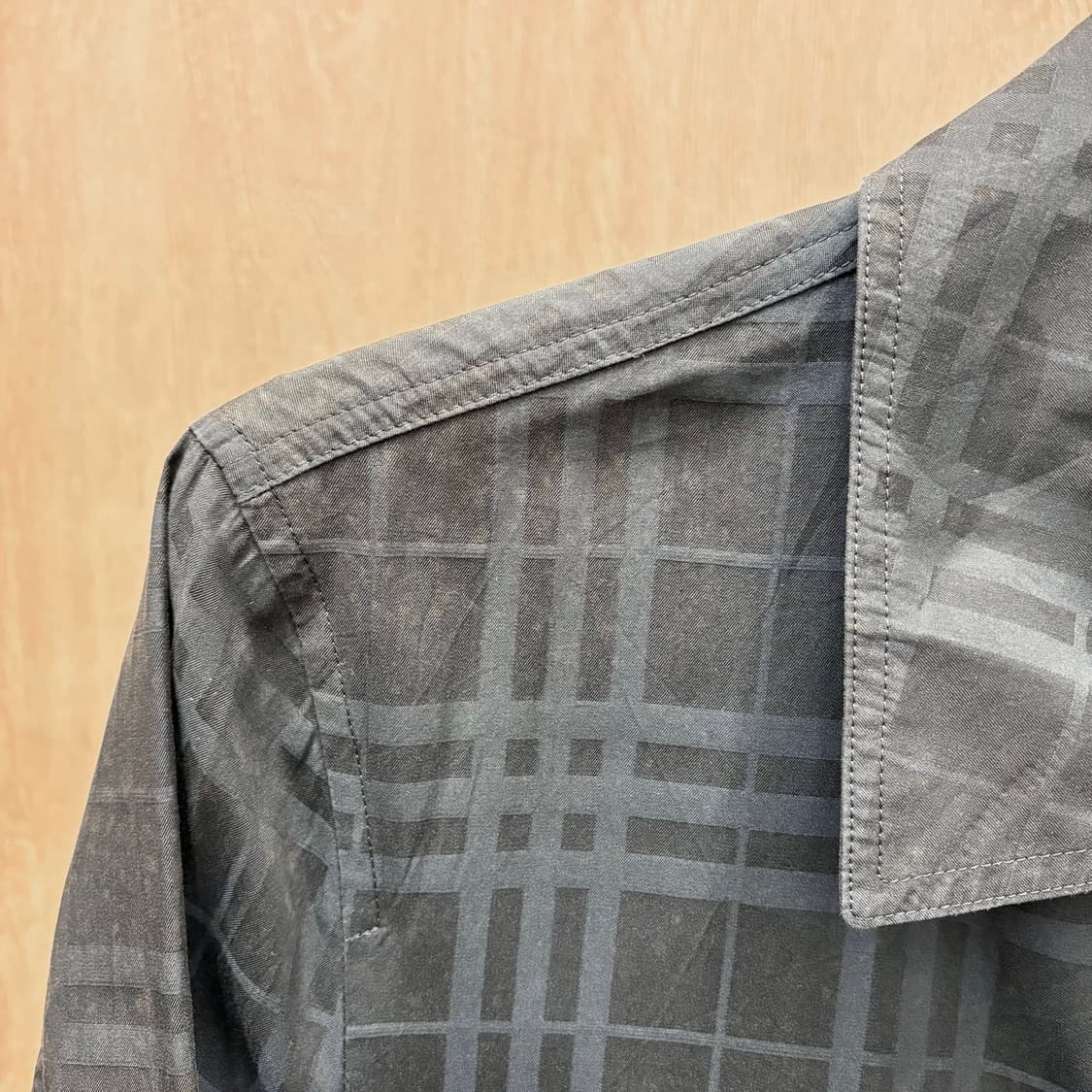 버버리 런던 코튼 카라 자켓 톤온톤 체크 패턴 플랩 포켓 디테일 블랙 상품이미지7