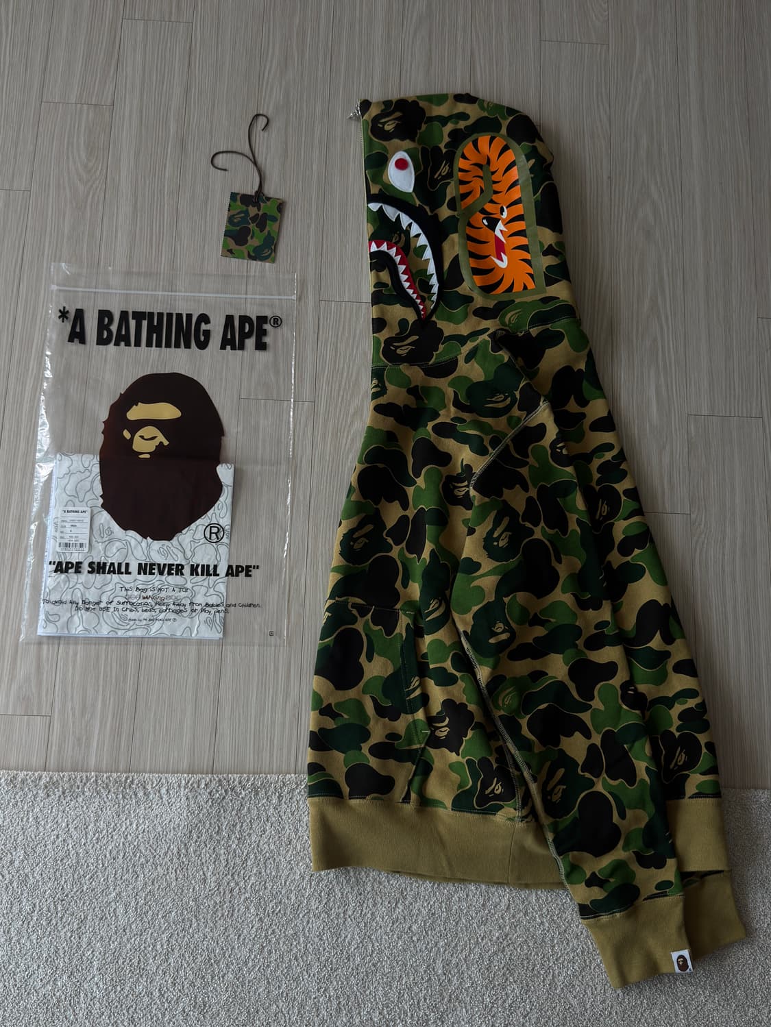 베이프 샤크후드 하프집업 상품이미지1