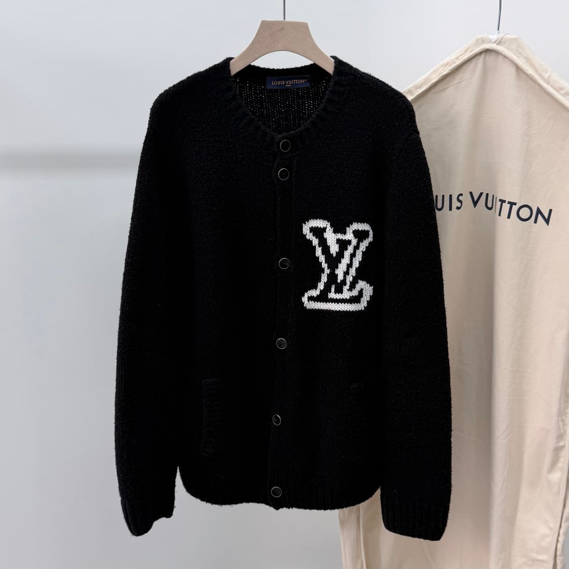[S+급/L] 25FW 루이비통 청키 인타르시아 니트 가디건 블랙 상품이미지1