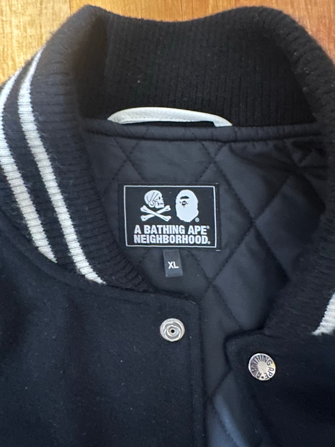 베이프 네이버후드 바시티 검흰 상품이미지4