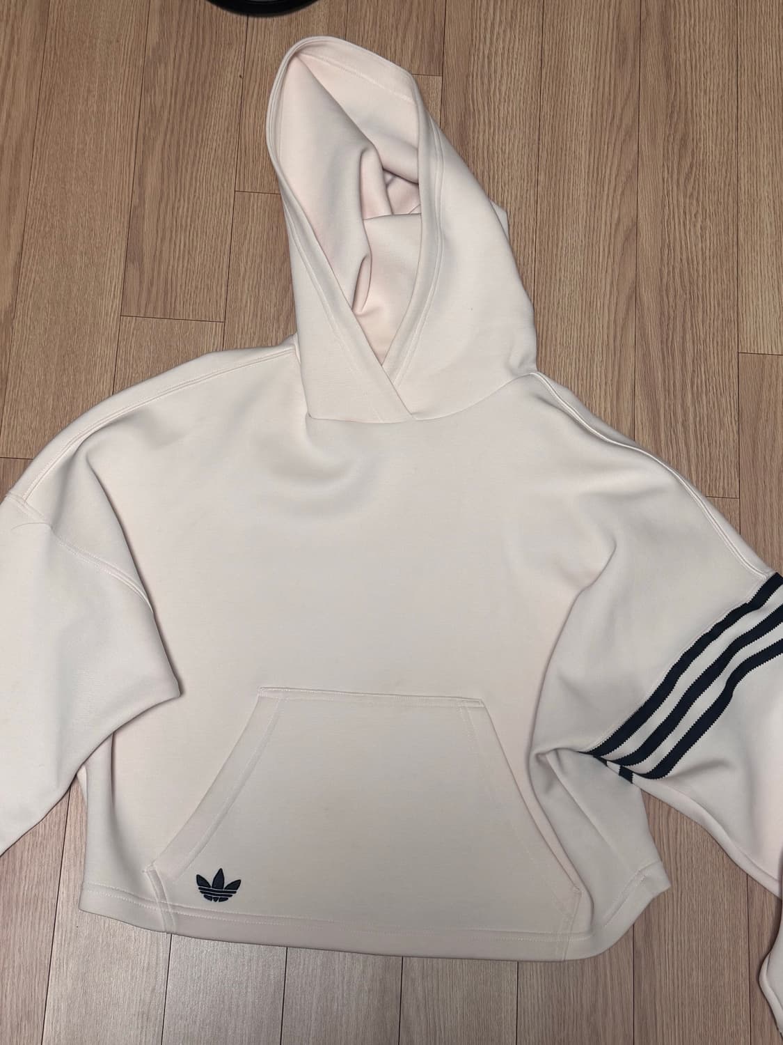 아디다스 여성  뉴클래식 크롭 후드티 m사이즈 상품이미지2