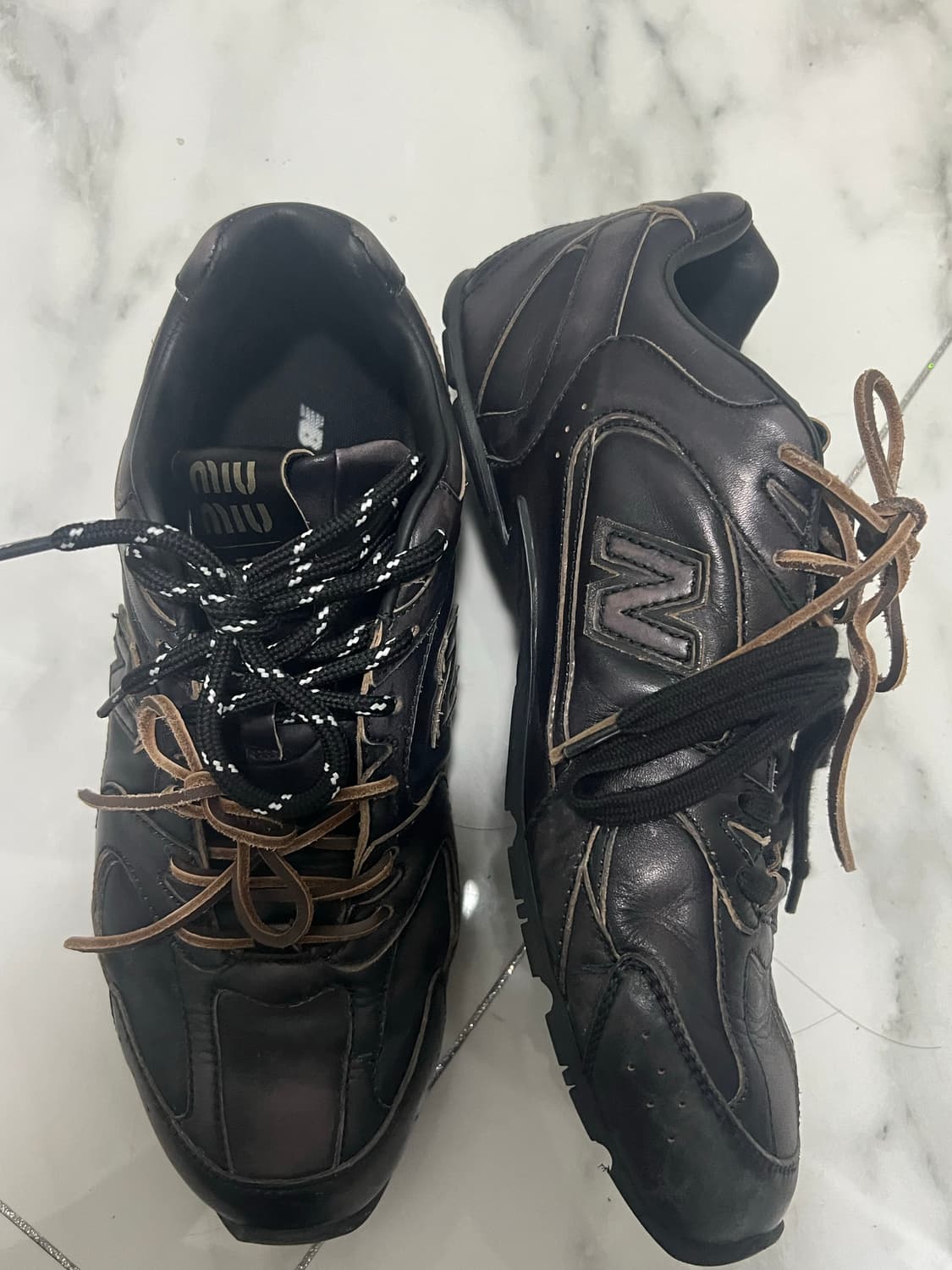 (백화점매장판)뉴발란스 x 미우미우 530 SL 블랙 레더 스니커즈 41 상품이미지4