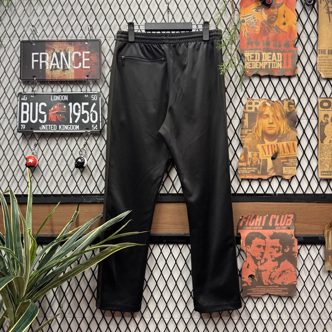 니들스 빈티지 사이드 트랙 팬츠 나비 자수 포인트 그레이 블랫 배색 상품이미지2