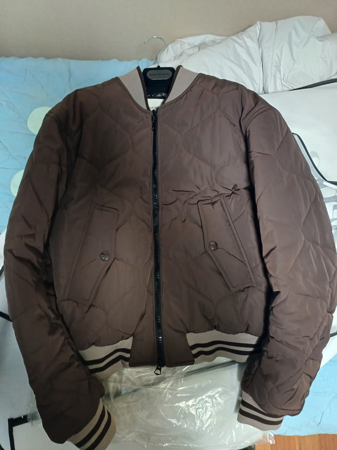 [L] 드리스반노튼 브라운 퀄팅 봄버 새상품 상품이미지8