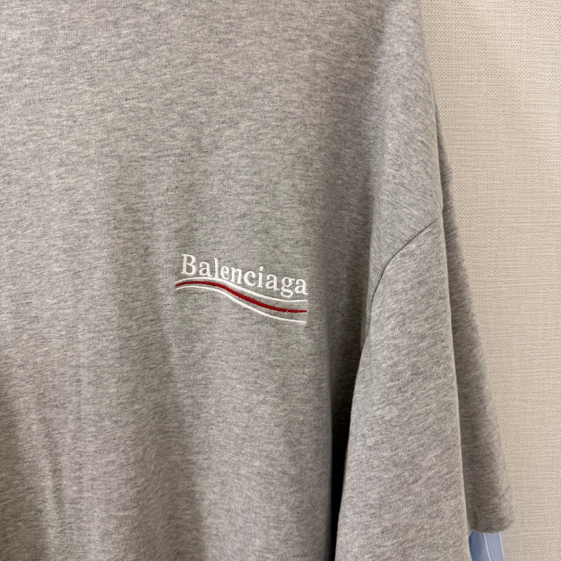 [XXS] 발렌시아가 남성 그레이 웨이브 로고 레이어드 긴팔 티셔츠 상품이미지2