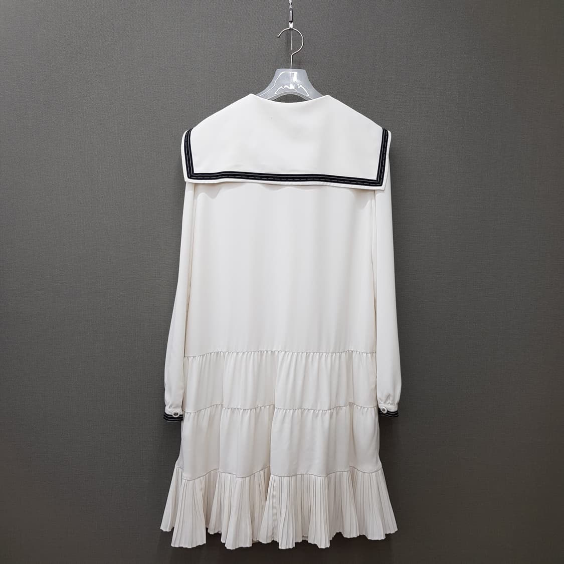 럭키슈에뜨 2023 세일러 카라 플리츠 디테일  원피스 38사이즈 상품이미지6