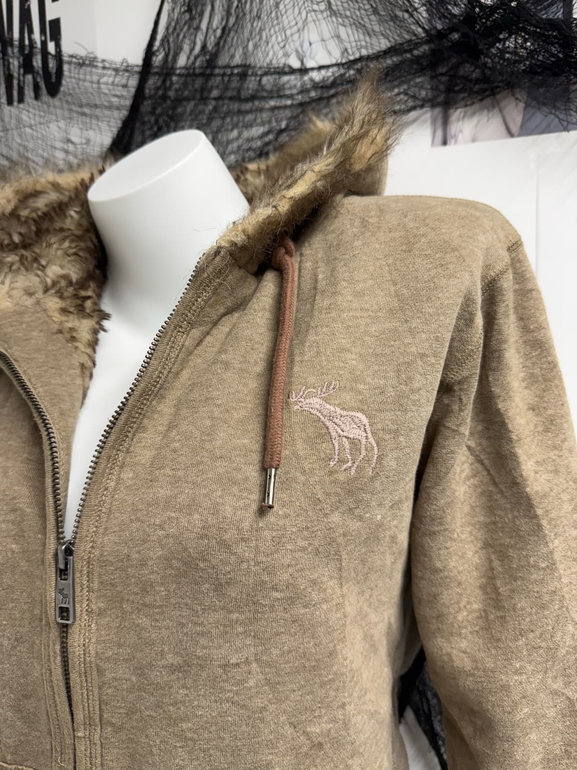 Abecrombie fur logo detailed hood zipup 상품이미지2