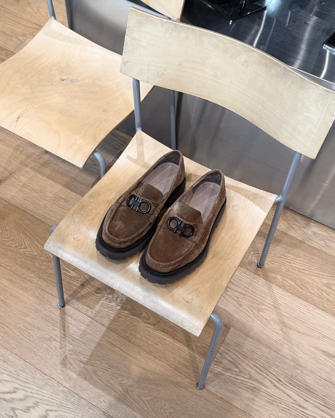 페라가모 브라운 코쿤 스웨이드 로퍼  상품이미지1