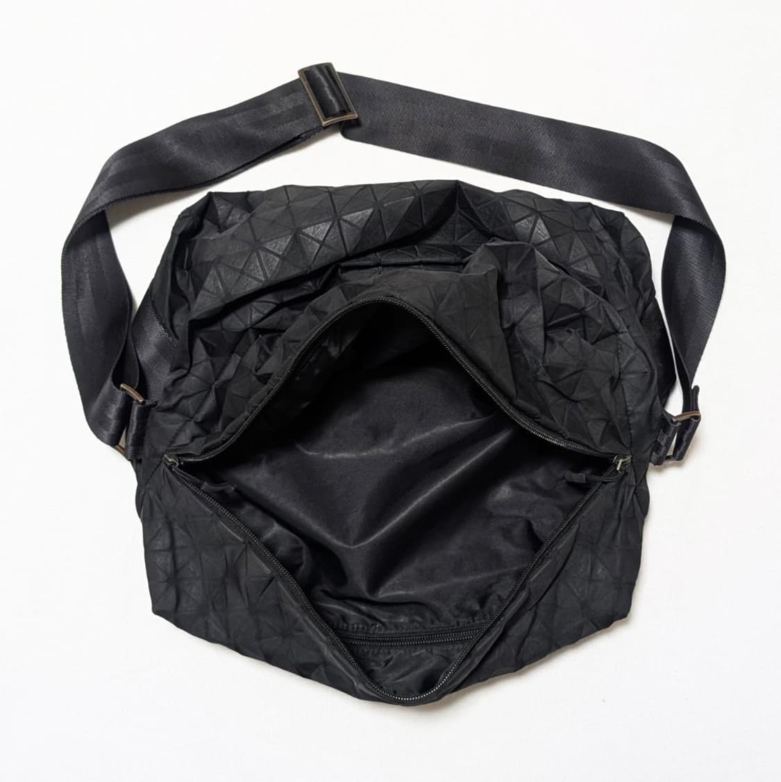 이세이미야케 플리츠 플리즈 숄더백 블랙 상품이미지3