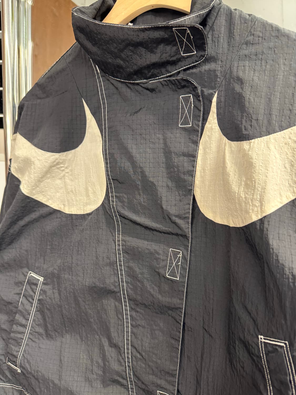 나이키 스우시 여성 리펠 우븐 자켓 상품이미지2