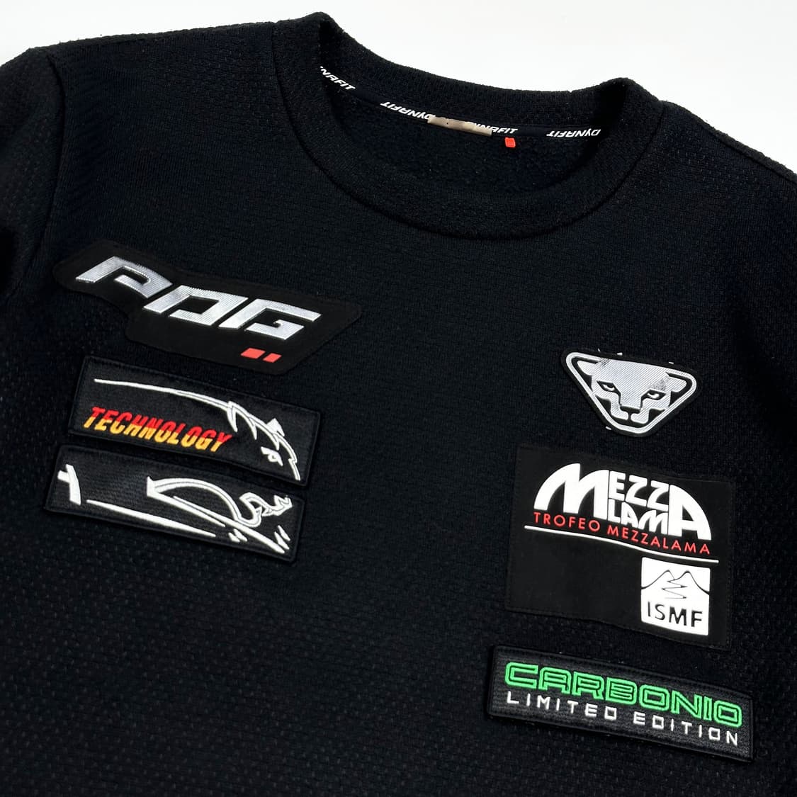 다이나핏 레이싱 패치 블랙 와플 맨투맨 (L) 상품이미지3