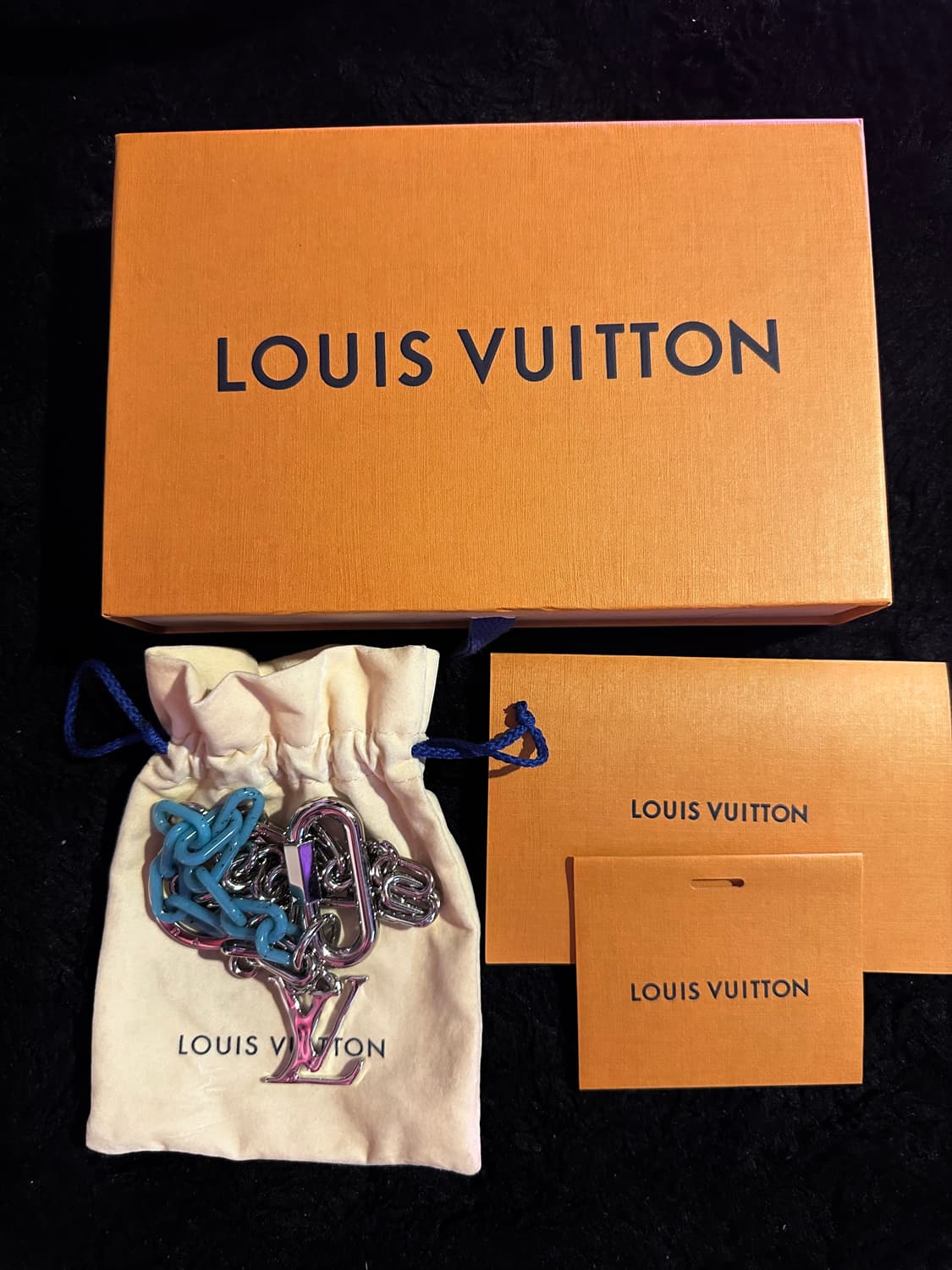 루이비통 체인 LV 쉐이프 백 참 키 홀더 상품이미지3