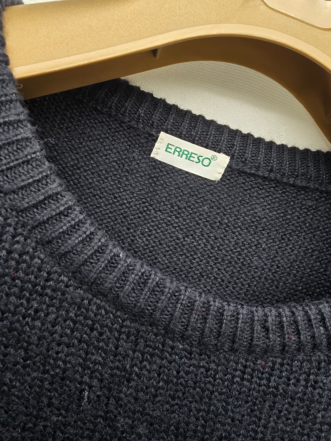 ERESO 블랙  꽃 자수 니트 스웨터 상품이미지2