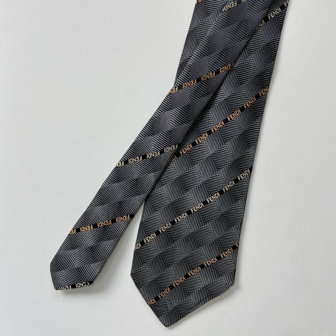 펜디(FENDI)  영문 모노그램 명품 정품 넥타이 상품이미지3