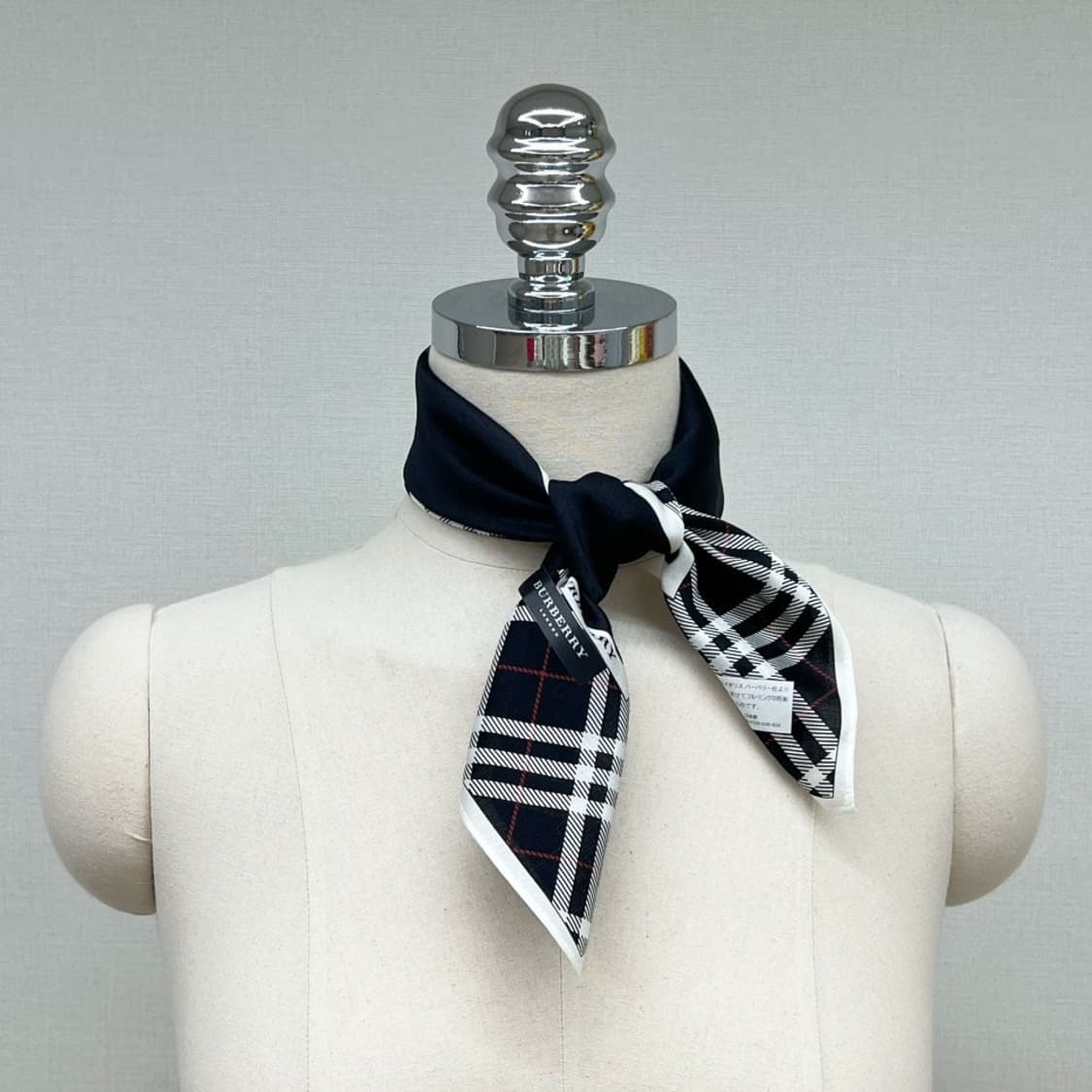 (새상품) burberry/ 버버리 쁘띠스카프 손수건 상품이미지7