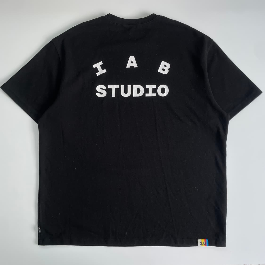 IAB Studio  아이앱 스튜디오 10주년 블랙 반팔티 상품이미지2