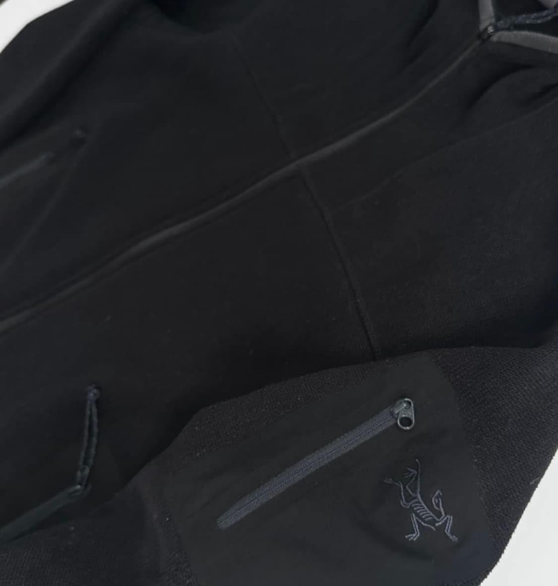 아크테릭스 커버트 블랙 후드 자켓 상품이미지3