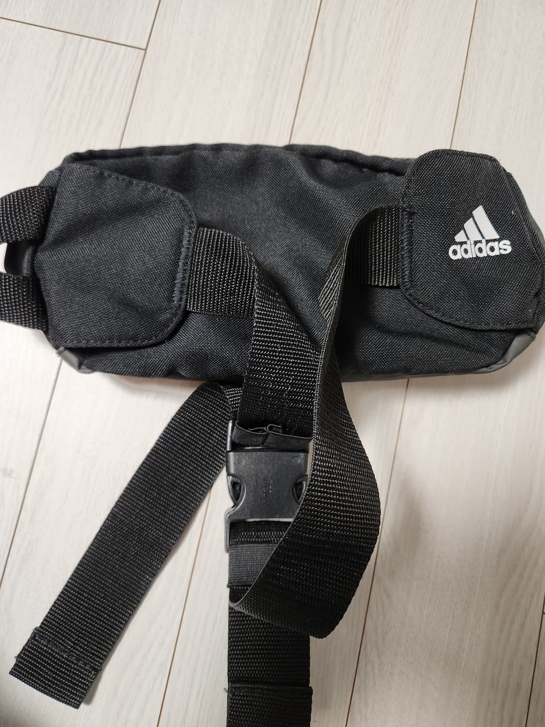 아디다스 러닝 힙색 리니어 퍼포먼스 웨이스트백 S99983

크기(가로x 상품이미지5