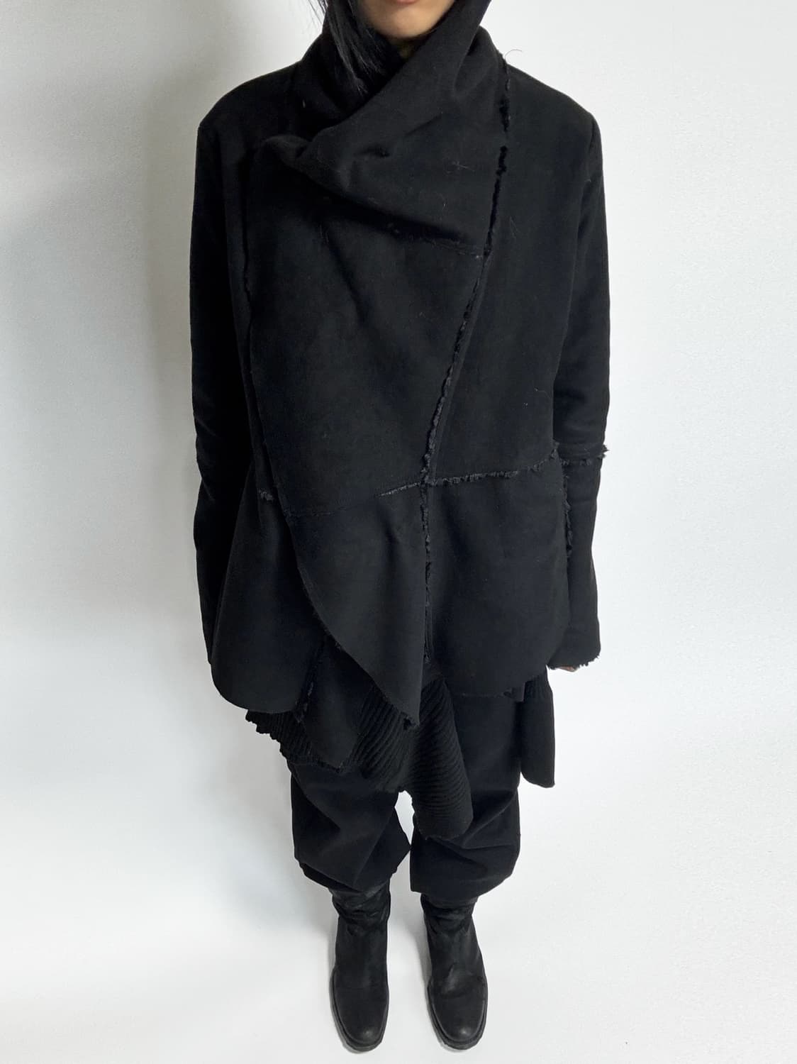 Devo 데보 블랙 드레이프 에코 무스탕 상품이미지1