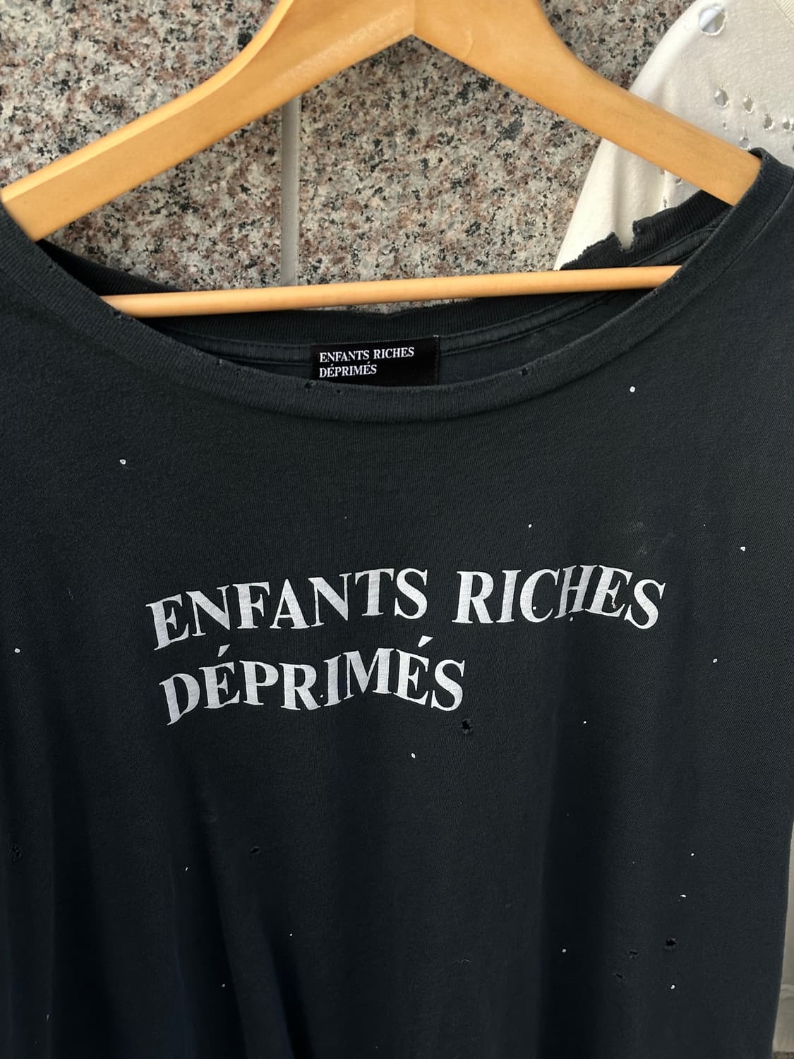 ERD 앙팡리쉬 데프리메 데미지 레터링 티셔츠 상품이미지3