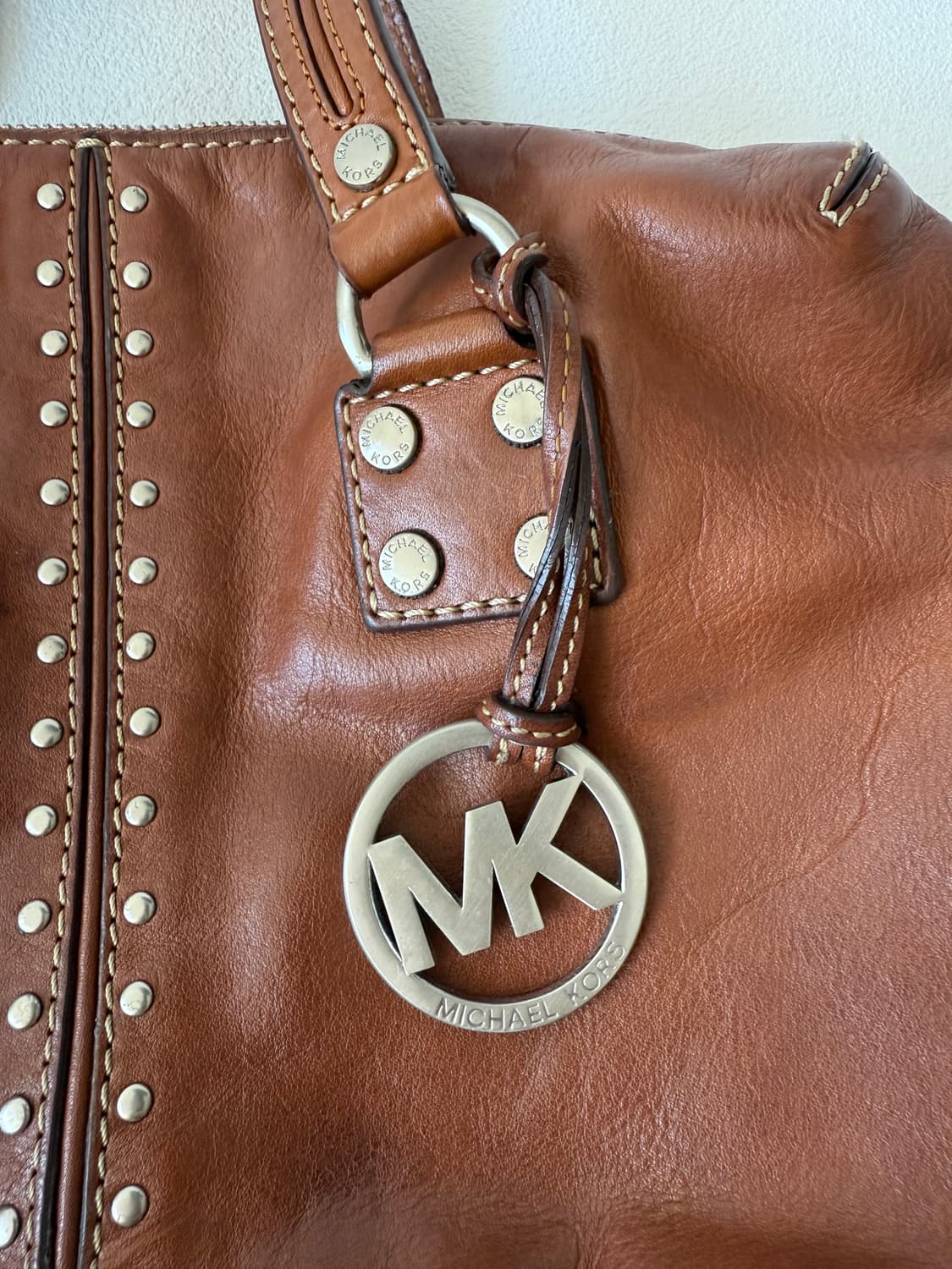 마이클코어(MICHAEL KORS) 스터드 레더 토트백 상품이미지7