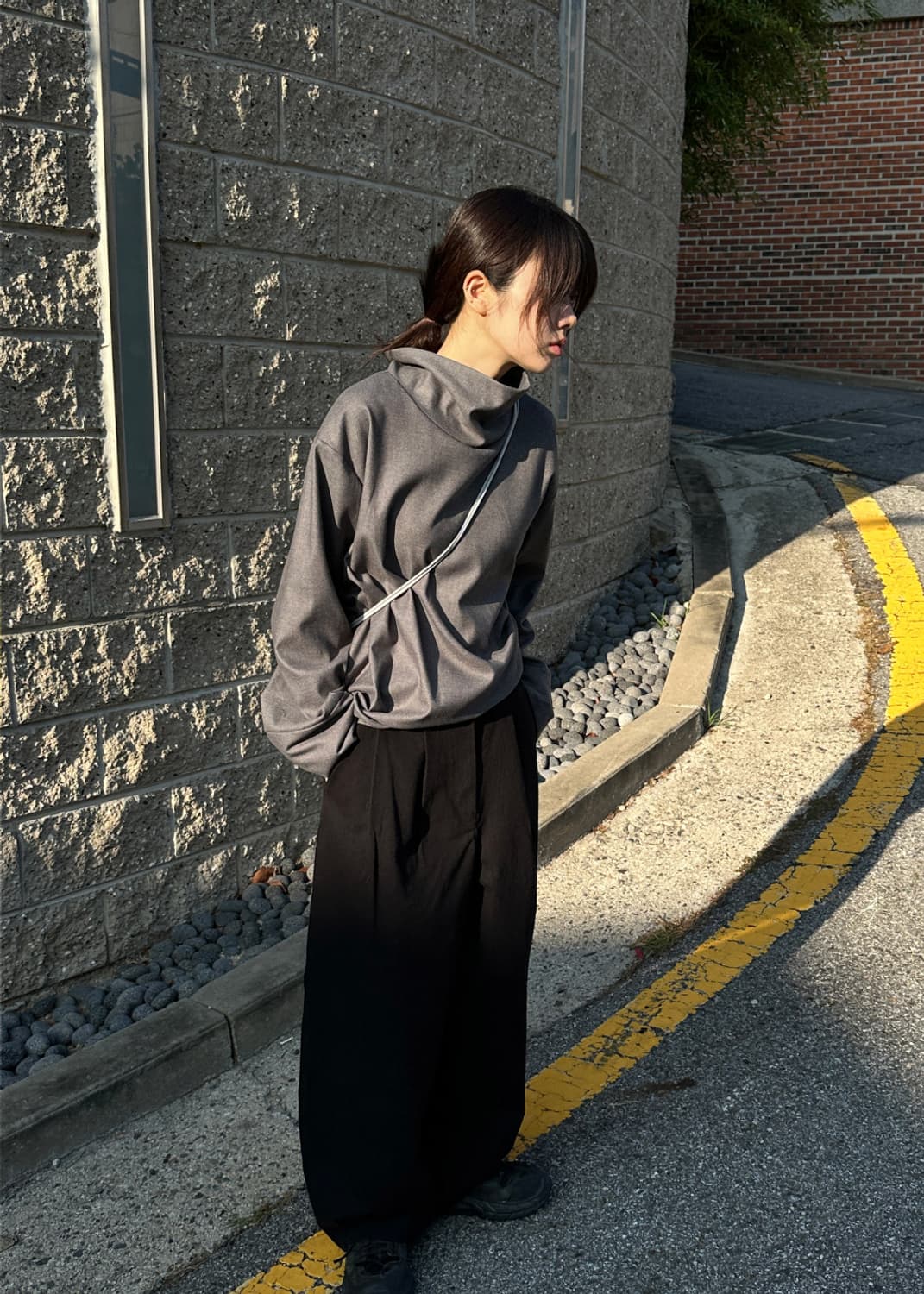 우화 WOOL HIGH NECK 블라우스 차콜 상품이미지2