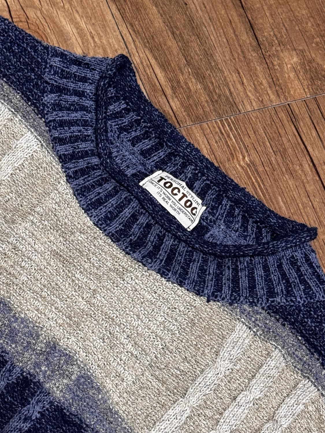 TOC TOC 입체 패턴 세미 오버 니트 상품이미지4