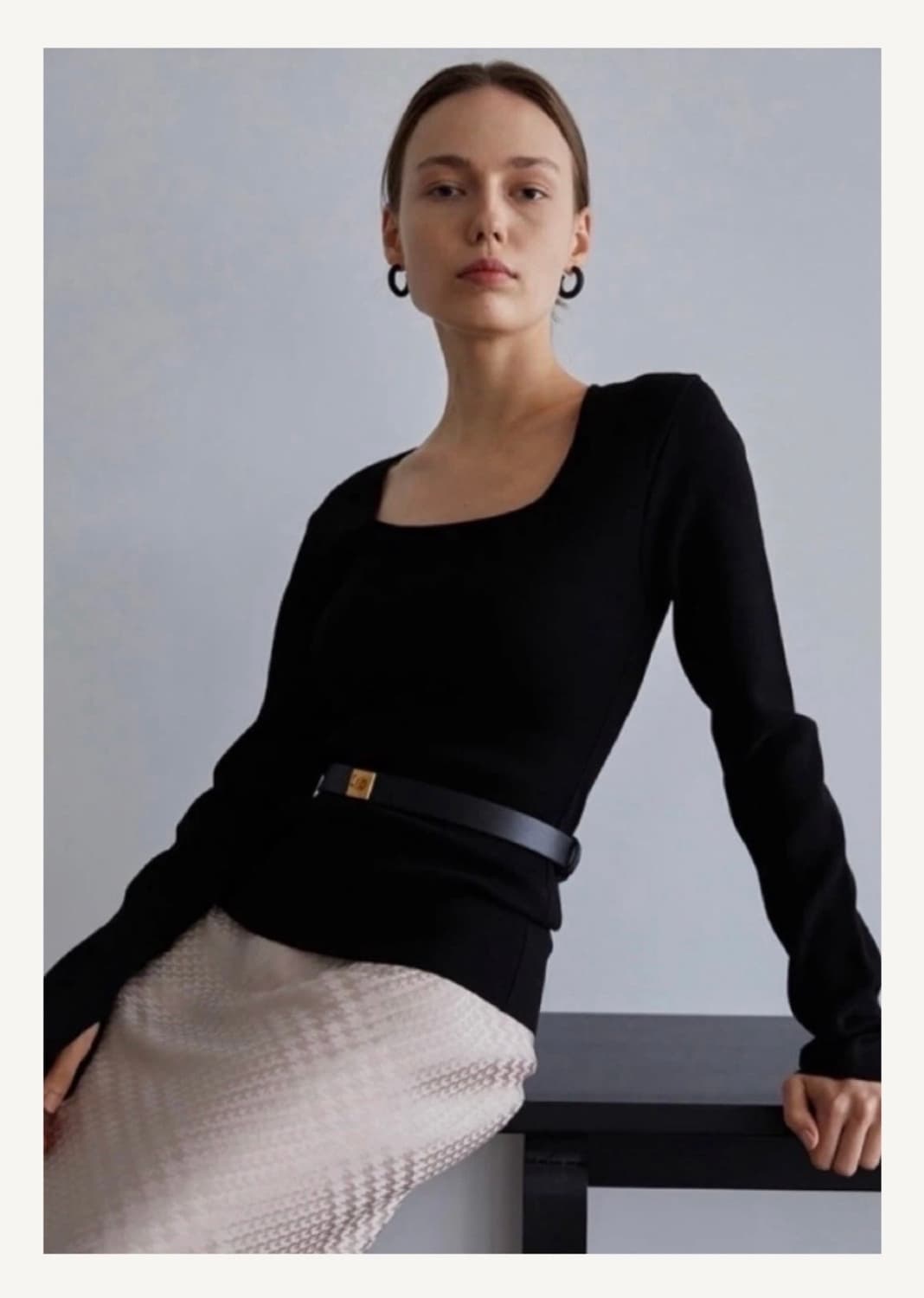 오르 고밀도 스퀘어넥 니트 블랙 상품이미지4