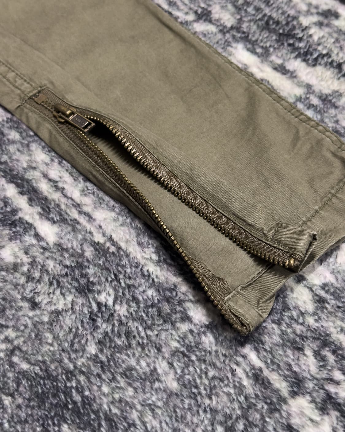{Moussy} Khaki Long Zip Cargo Pants  상품이미지9