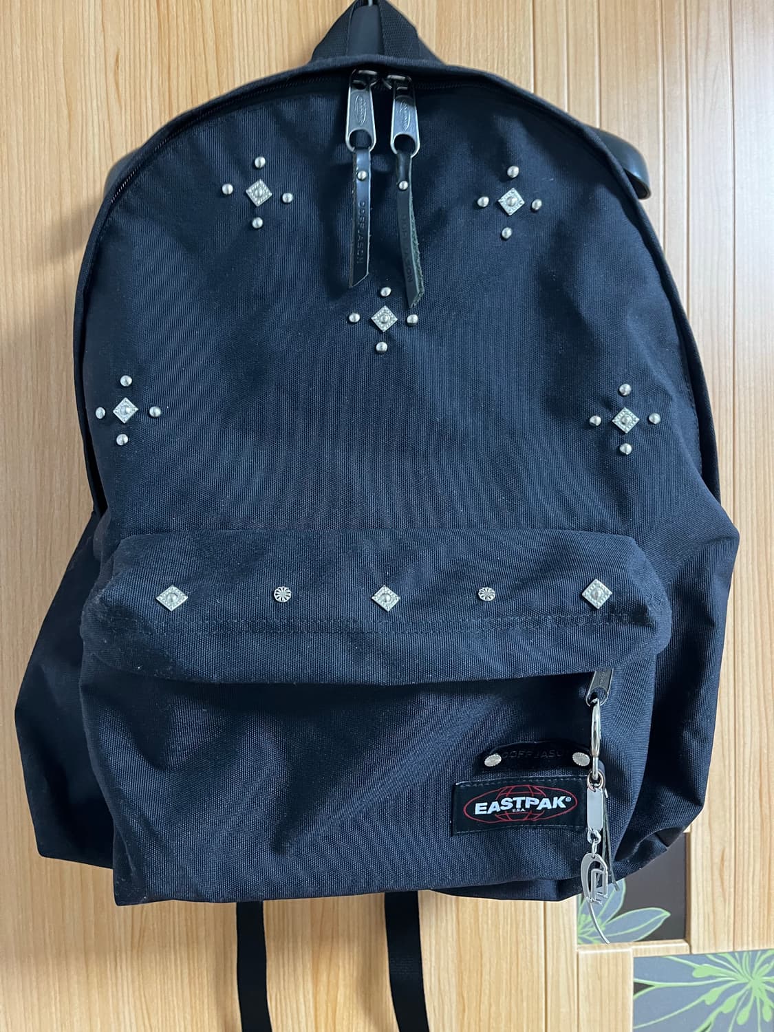 이스트팩 도프제이슨 갈라틱 스터드 백팩 상품이미지2