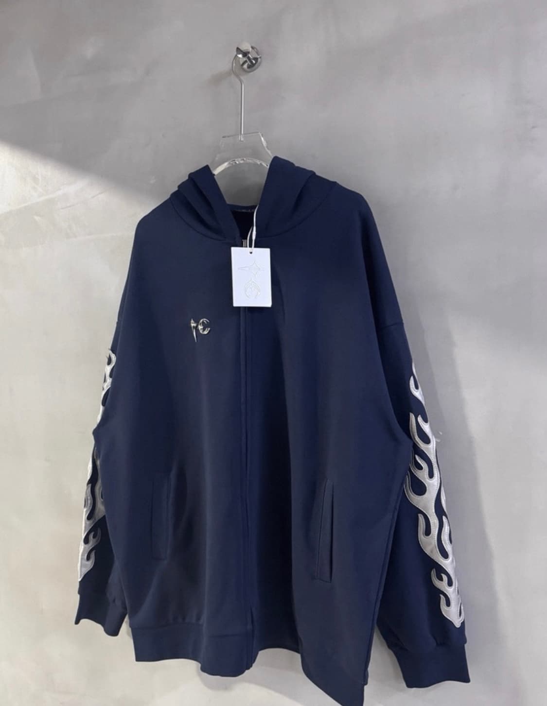 떠그 클럽 레더 플레임 크롭 후드 집업 네이비 상품이미지2