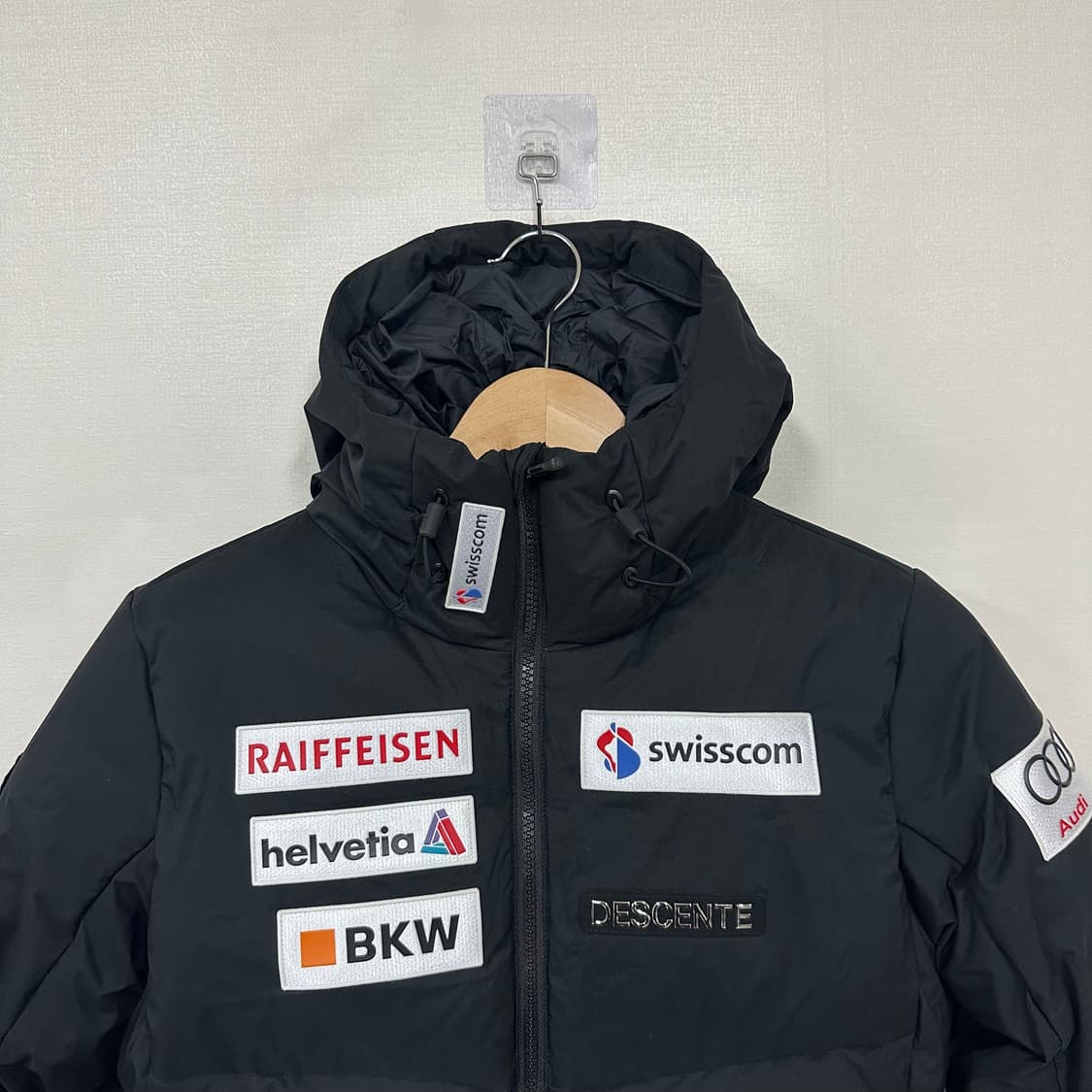 데상트 스폰서 블랙패딩S 상품이미지2