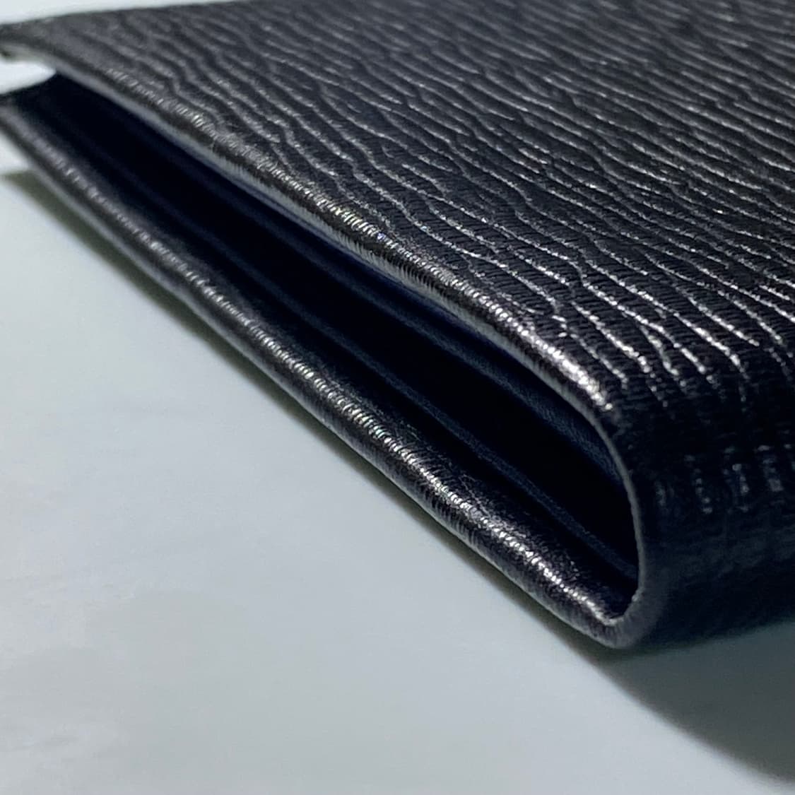 [정품] 페라가모 더블 간치니 헤머드 카프스킨 반지갑 상품이미지4