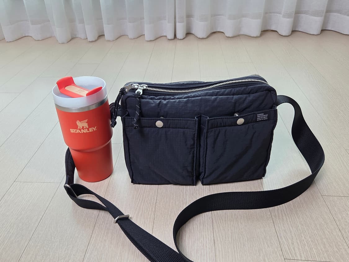 스위치 시티보이 004 크로스백 블랙던 컬러 상품이미지3